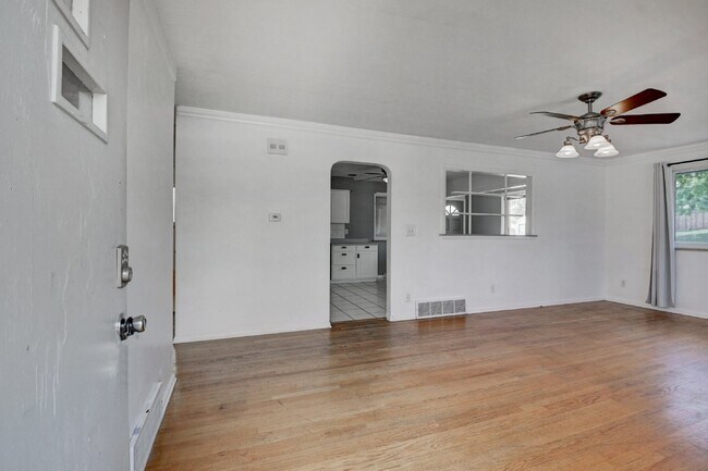 Building Photo - $2,700 - 4 Bed, 1 Bath Home in Arvada with...