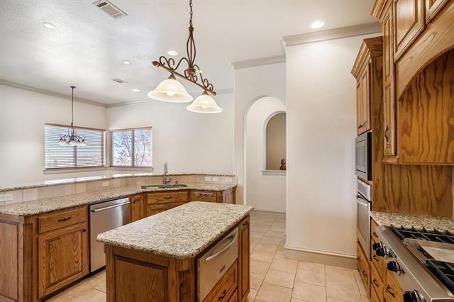 Building Photo - 7713 Lakeview Cir