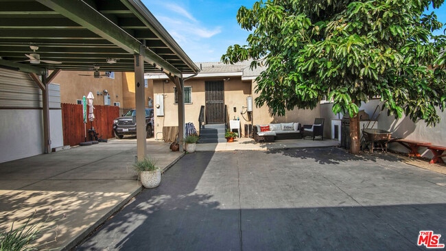 Building Photo - 252 E 47th St