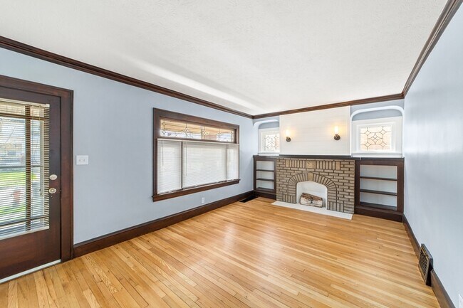 Building Photo - 1595 Cohassett Ave