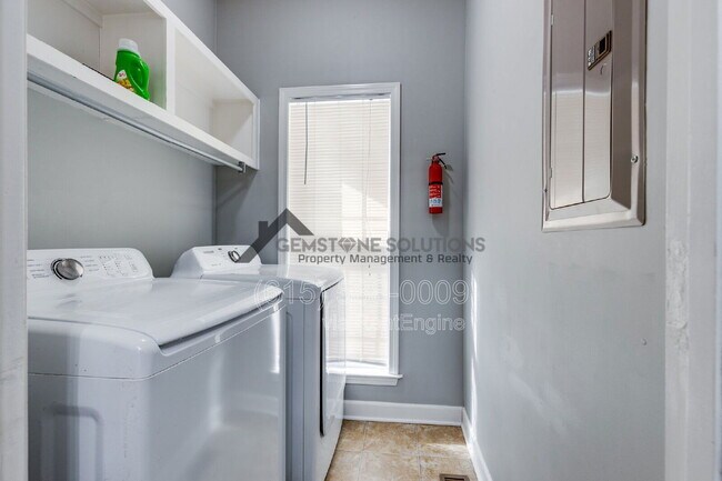 Building Photo - 1024 Belcor Dr