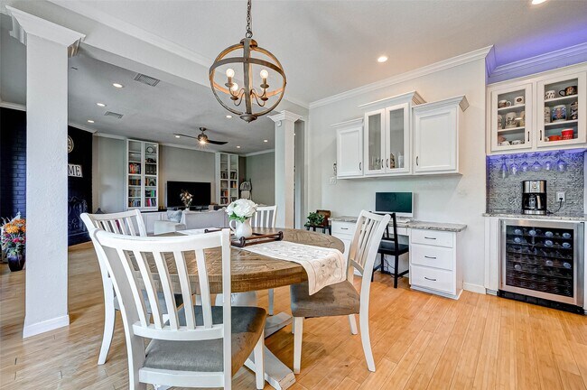 Primary Photo - 14 Bradford Cir