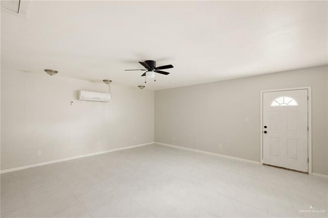 Building Photo - 15 Diana Dr