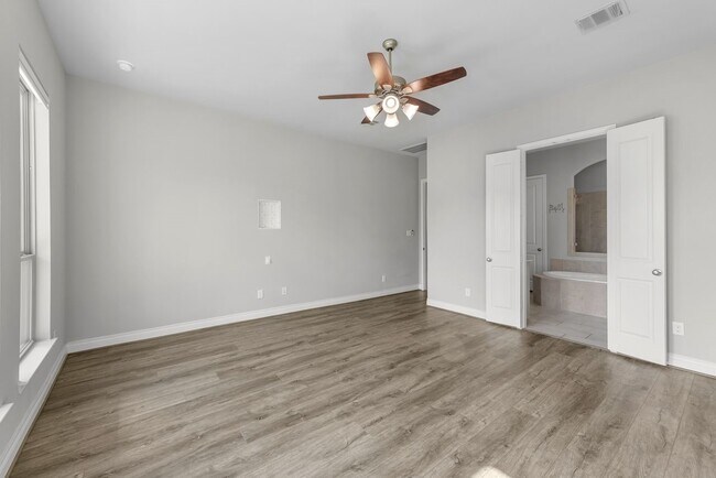 Building Photo - 4014 Emerson Cove Dr