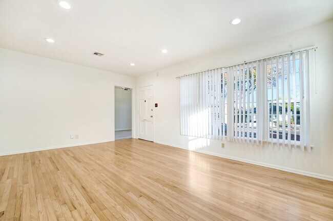 Building Photo - 5107 Enfield Ave