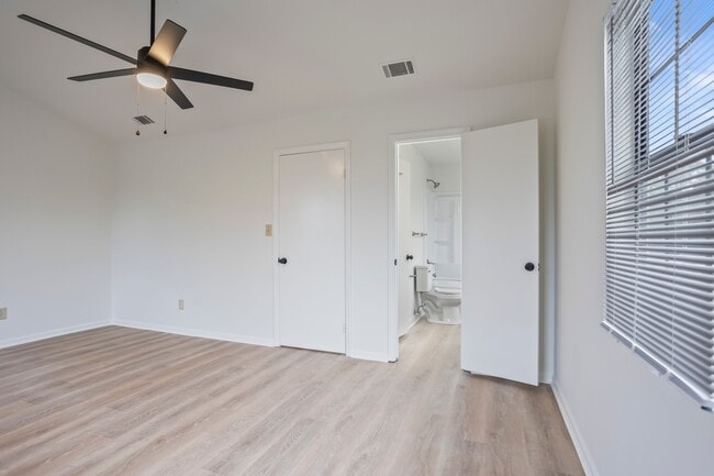 Building Photo - 3709 Kingsgate Dr