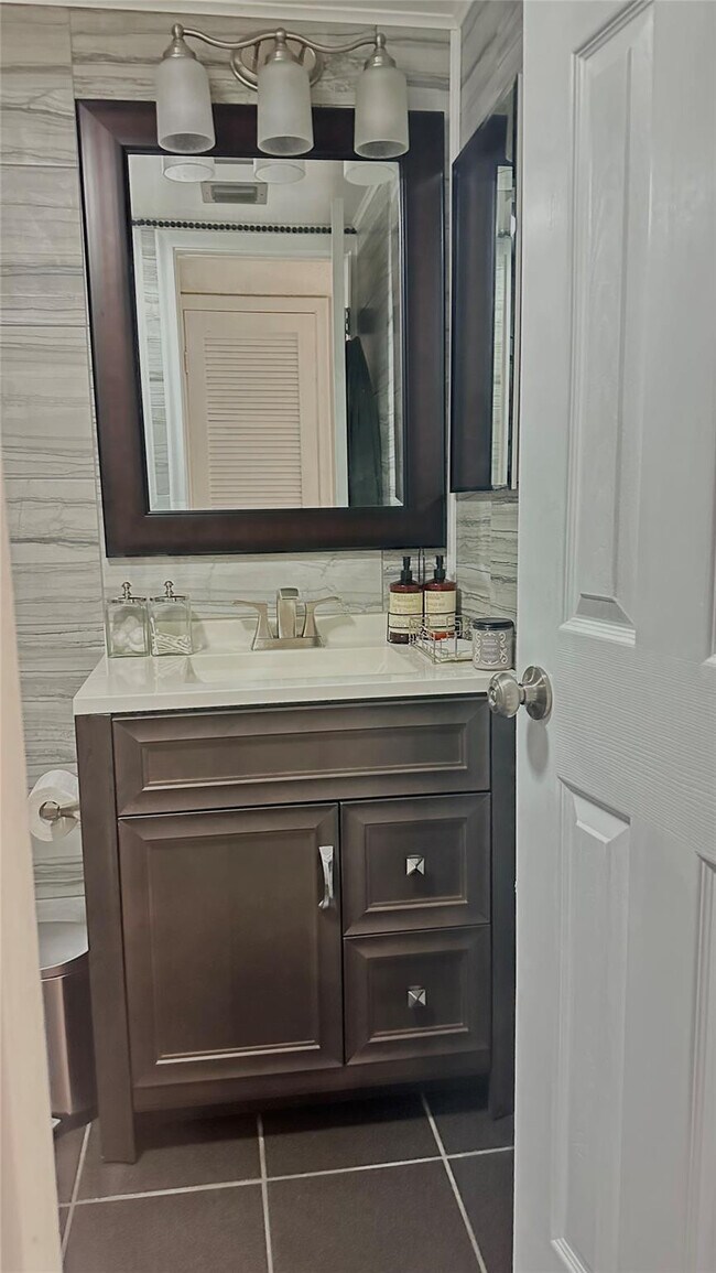 Building Photo - 4046 NW 19th St