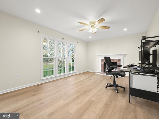 Building Photo - 8806 Admiral Dr