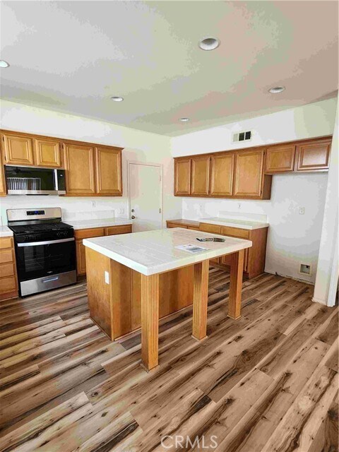 Building Photo - 30897 Anderson Cir