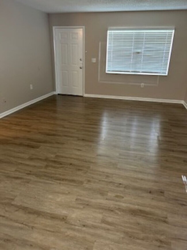 Building Photo - 2/1 available now!