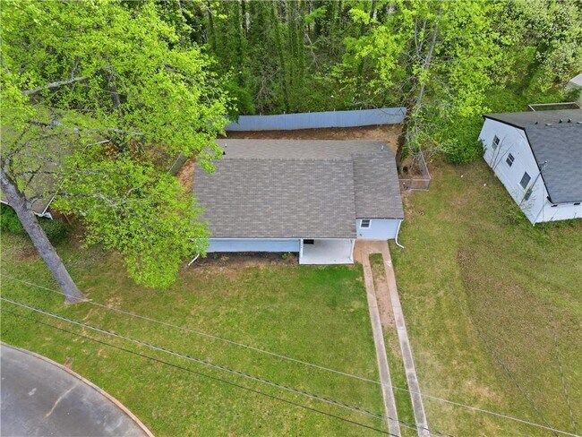 Building Photo - 1735 Carter Cir