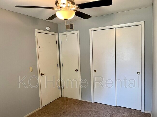 Building Photo - 2212 NE 77th St