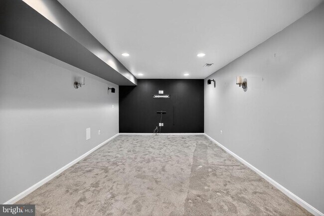 Building Photo - 2323 Springdale Ln