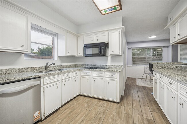 Building Photo - 13107 Tall Forest Dr