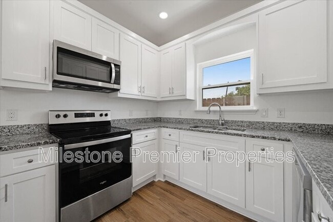 Building Photo - 3308 Moulton St