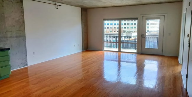 Building Photo - Amazing one bedroom one bathroom Denver Condo