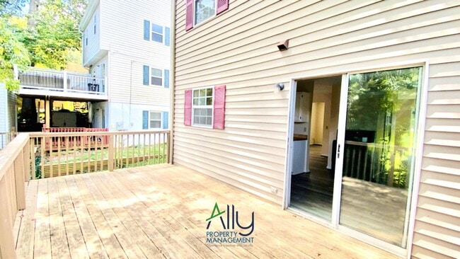 Building Photo - 506 Moseley Dr