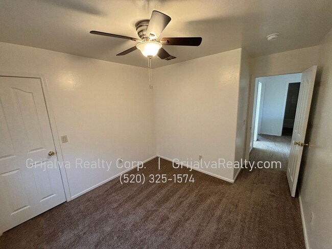 Building Photo - Beautiful 2-story 4-Bedroom, 2 Bath House with Loft for Rent (Green Valley)