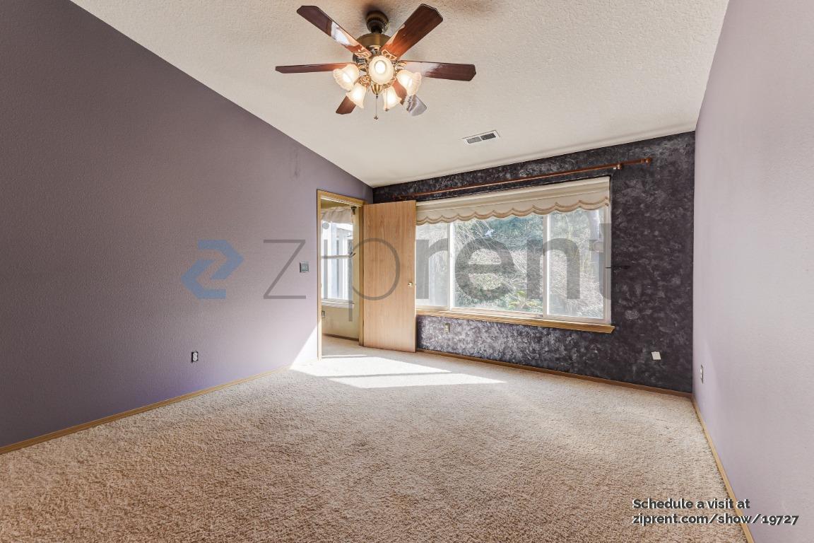 Building Photo - 10601 NE 45th Ave