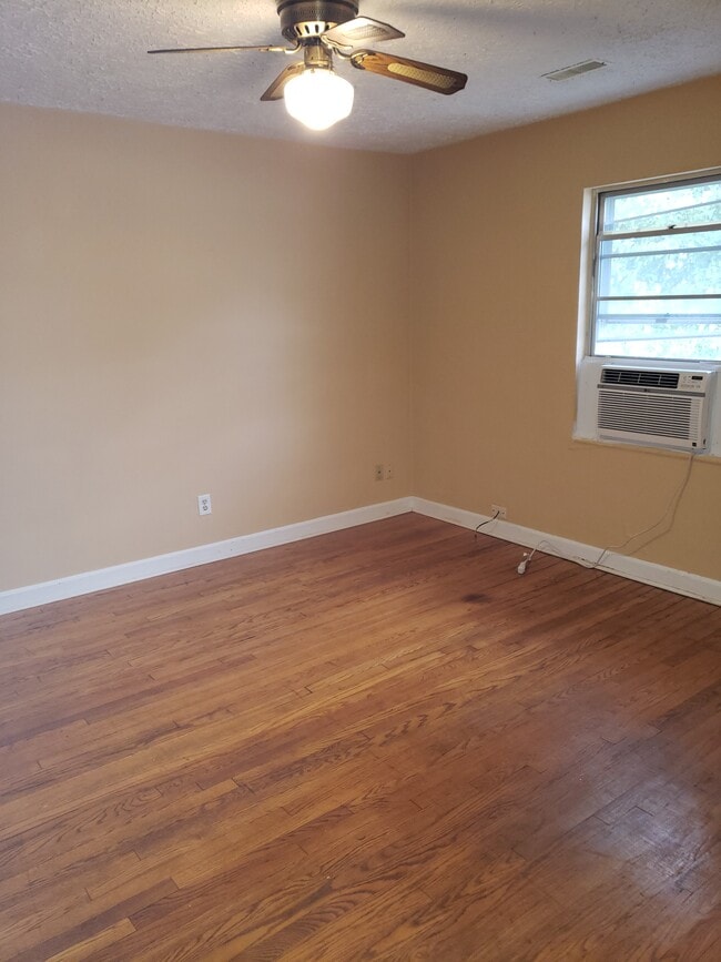 Building Photo - 6436 Strawberry Ln