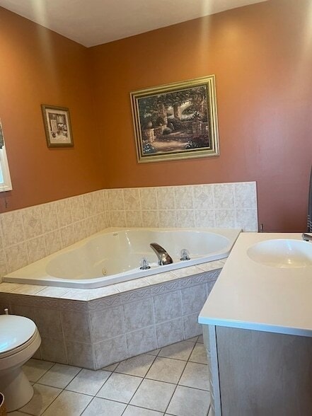 Building Photo - 128 Colonial Rd