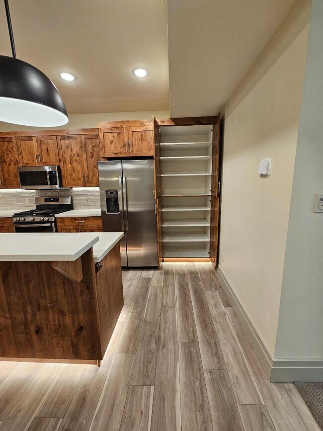 Building Photo - 876 S Lincoln Ave