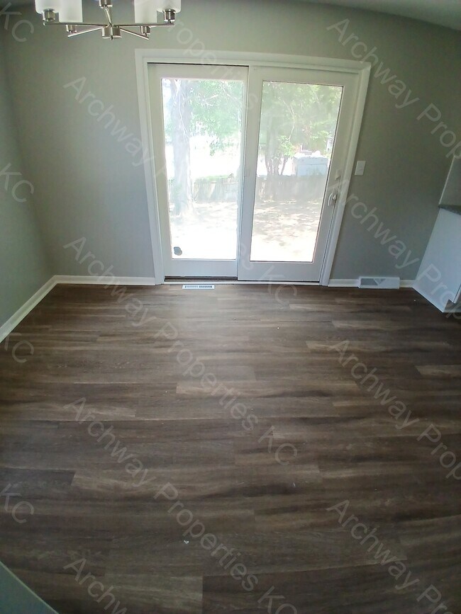 Building Photo - 5103 Long Dr