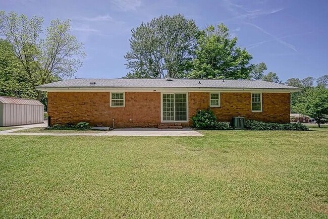 Building Photo - Charming 3BD, 1.5BA Garner Home Near White Oak Crossing