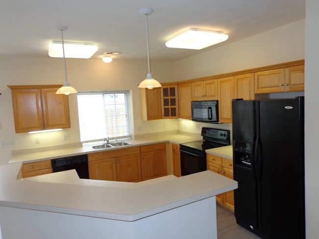 Building Photo - HUNNINGDON COMMONS