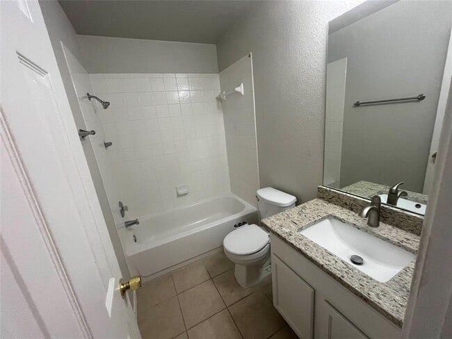 Building Photo - 713 Hogan