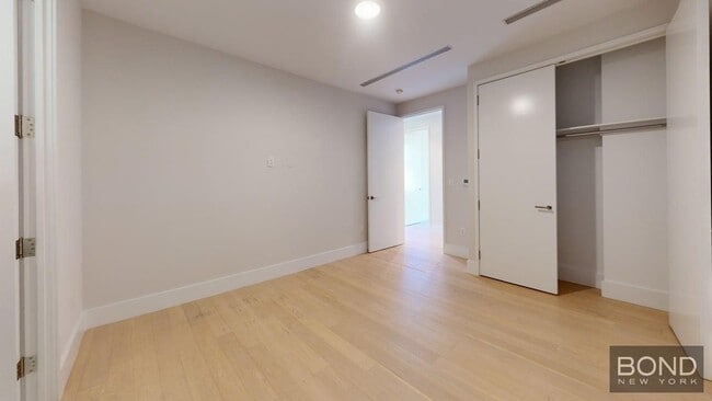 Building Photo - 452 Broome St