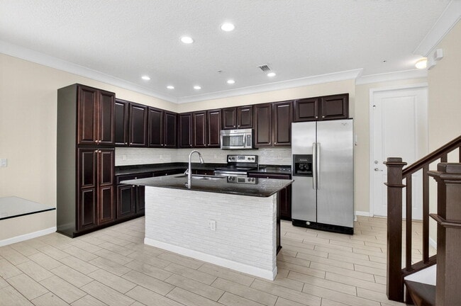 Building Photo - 4920 NW 15th Ave