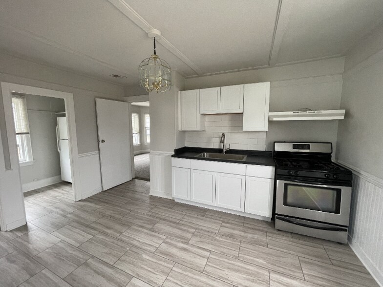 Building Photo - 1112 Erie Ave