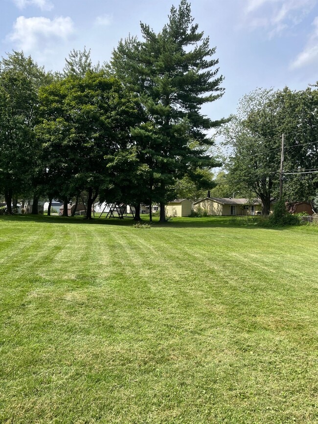 Building Photo - 6103 Glenview Dr
