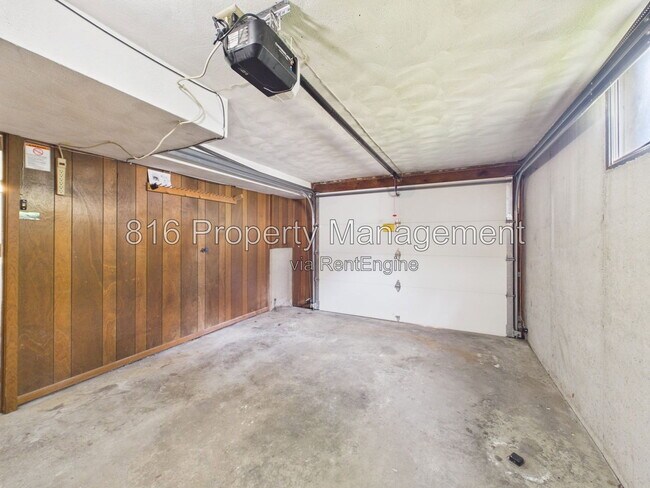 Building Photo - 2835 Tepee Ave