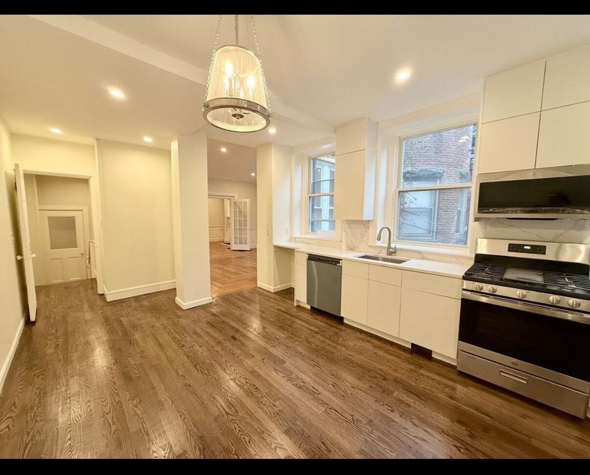 Building Photo - 1726 Beacon St