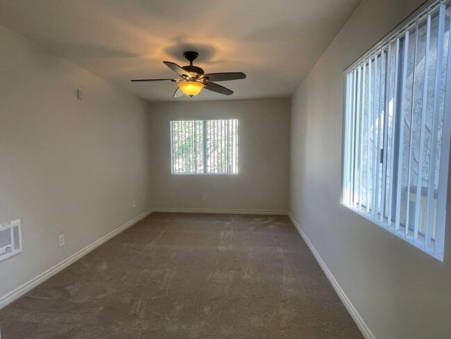 Building Photo - Upgraded 2 Bed 1 Bath Condo in Resort Styl...