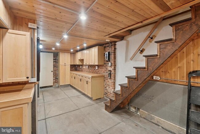 Building Photo - 890 N Judson St
