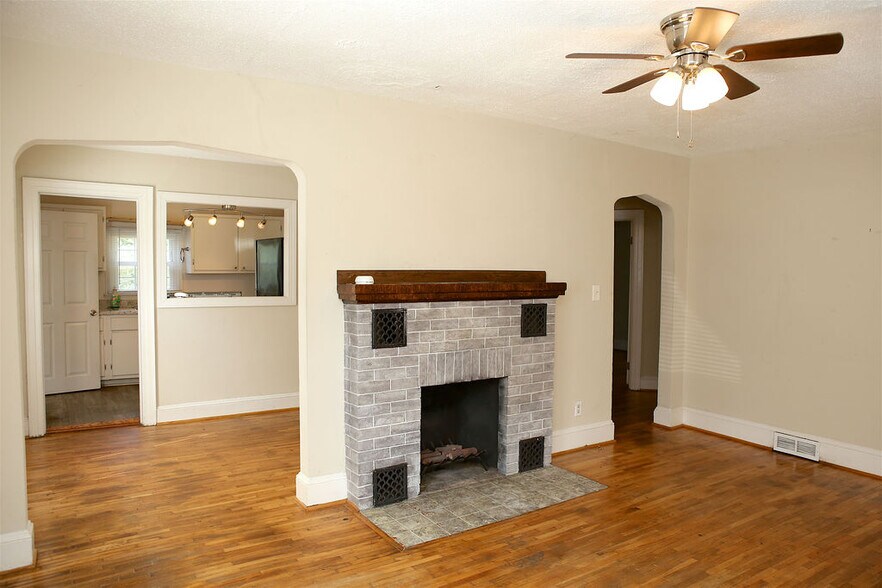 Building Photo - 2214 Walker Ave