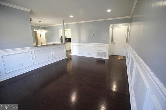 Building Photo - 3121 Sayre Dr