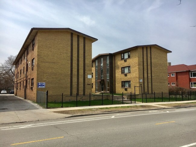 Building Photo - 7818-7820 South Shore Drive