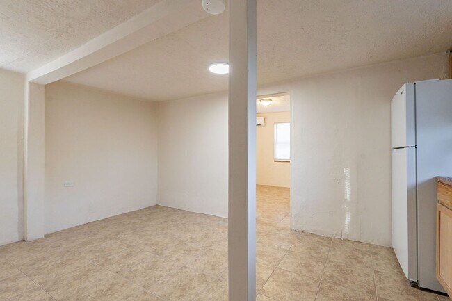 Building Photo - 1447 E Lester St