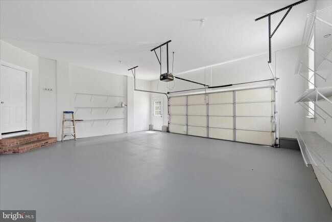 Building Photo - 102 Bramble Ct