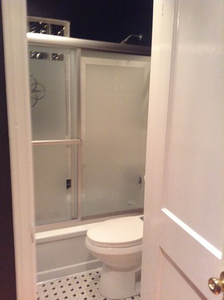 Building Photo - 241 E Township Line Rd