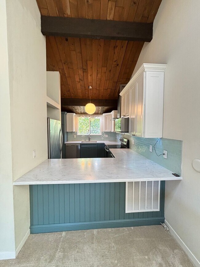 Building Photo - STUNNING NEWLY REMODELED CONDO WITH POOL &...
