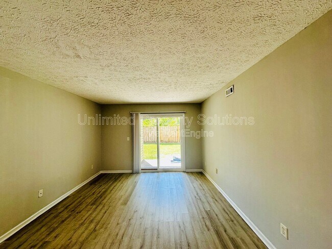 Building Photo - 205 Sunn Aire Ct