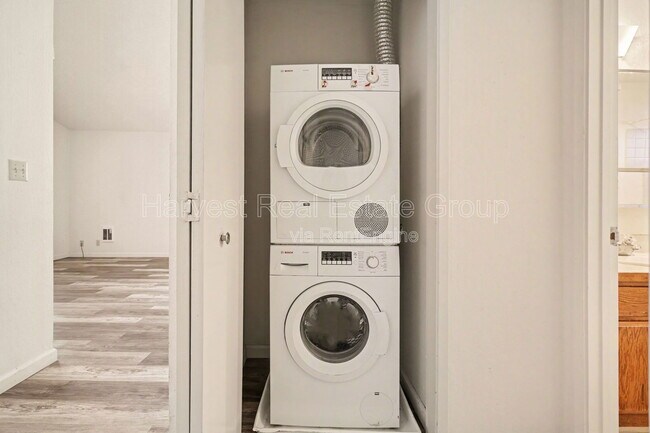 Building Photo - 2982 Park Blvd