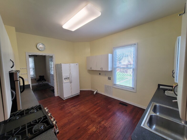 Building Photo - 2201 Ekin Ave