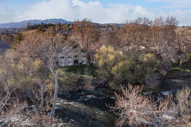 Building Photo - 2bed, 2bath condo with W/D, Balsony and river access