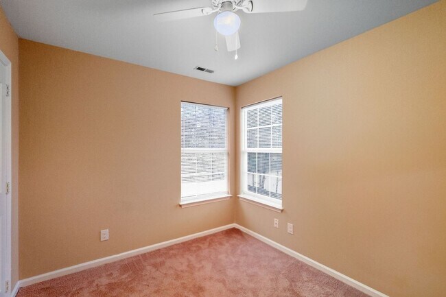 Building Photo - Charming 3BR House with Big bonus room ove...